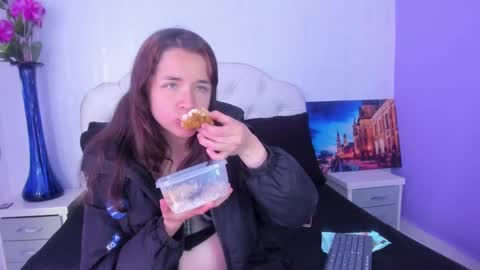 Snapshot of hott_barbie_ chatting on November 19, 2025, 7:08 am hott_barbie_ online show from November 19, 2025, 7:08 am