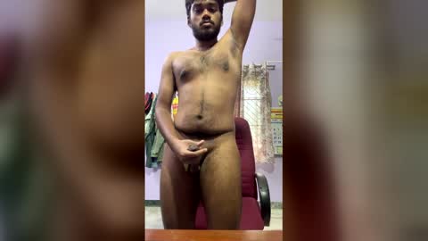 hottamilguy01 online show from April 15, 2026, 10:33 am