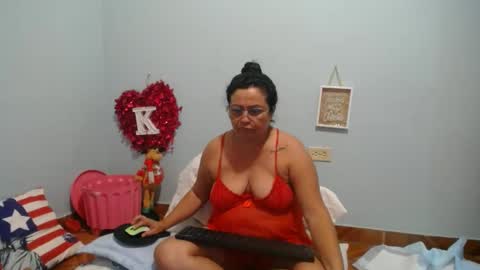 Snapshot of hottasttywoman chatting on December 29, 2024, 4:27 am victorya karolyna online show from December 29, 2024, 4:27 am