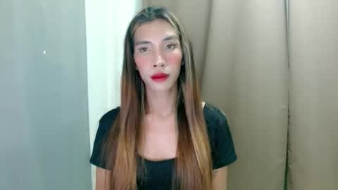 kitty  online show from November 20, 2025, 12:05 pm