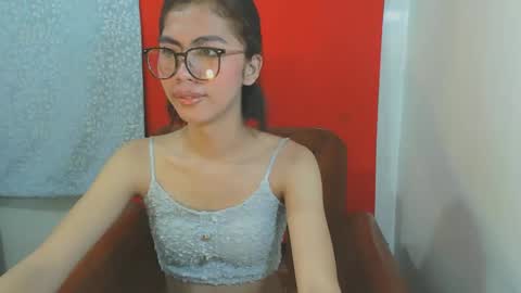 hottestdella69 online show from October 11, 2025, 5:28 am