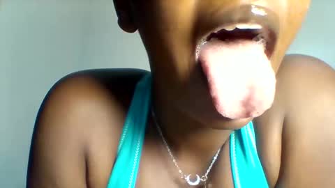 Snapshot of hottie_vera chatting on January 23, 2025, 10:43 am vera online show from January 23, 2025, 10:43 am