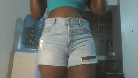Snapshot of hottie_vera chatting on October 6, 2025, 8:01 am vera online show from October 6, 2025, 8:01 am