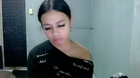 Snapshot of hottiescummerx chatting on May 18, 2026, 12:29 am N I C A online show from May 18, 2026, 12:29 am