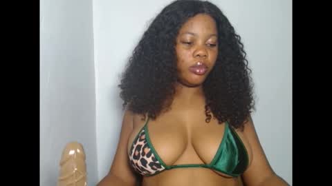 hotty_lora889 online show from October 15, 2025, 5:57 pm