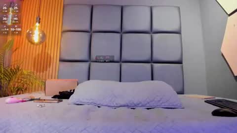 Snapshot of hotty_red_ chatting on September 20, 2025, 7:04 pm HOTTY online show from September 20, 2025, 7:04 pm