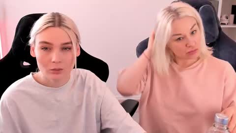 Nessie and Jessie online show from February 23, 2025, 10:06 am