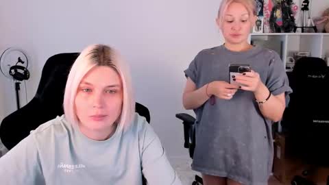 Nessie and Jessie online show from November 17, 2025, 10:10 am