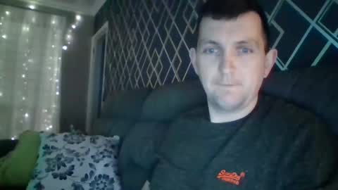 hotuk86 online show from February 18, 2025, 9:20 pm