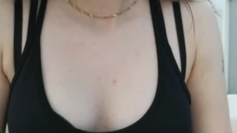 Hotwixx online show from April 19, 2026, 8:57 am