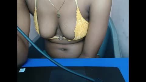 hotxxebony online show from April 28, 2026, 2:27 am