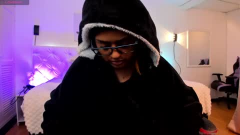 Snapshot of houseigth_ chatting on July 21, 2026, 1:35 pm online show from July 21, 2026, 1:35 pm