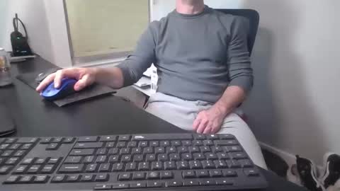 Snapshot of hoverday chatting on October 16, 2025, 1:39 am hoverday online show from October 16, 2025, 1:39 am