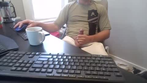 Snapshot of hoverday chatting on December 3, 2025, 7:45 pm hoverday online show from December 3, 2025, 7:45 pm