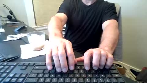 Snapshot of hoverday chatting on July 6, 2026, 3:25 am hoverday online show from July 6, 2026, 3:25 am