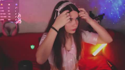 Mia online show from October 6, 2025, 5:21 pm