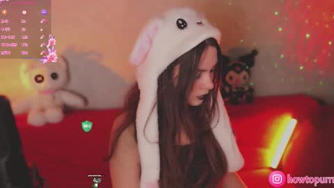 Mia online show from October 14, 2025, 5:03 pm