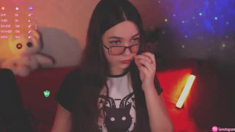 Mia online show from October 22, 2025, 4:51 pm