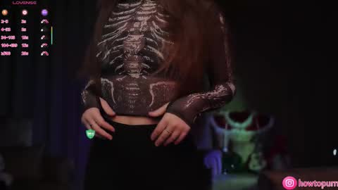 Mia online show from December 17, 2025, 5:08 pm