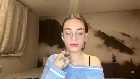 hsiuscherich online show from December 19, 2025, 2:13 pm