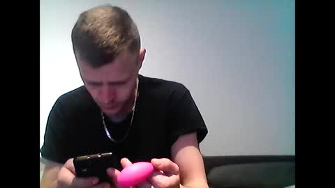 hubikush22 online show from January 4, 2025, 4:22 pm