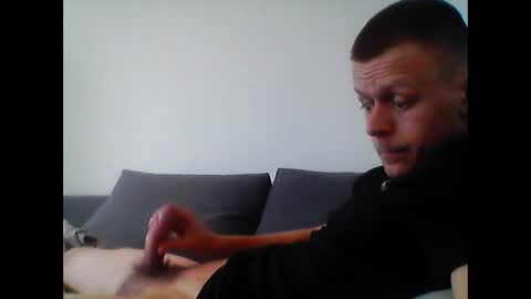 hubikush22 online show from February 15, 2026, 9:41 am