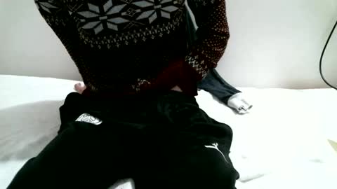 Snapshot of hug_me chatting on January 27, 2025, 6:31 pm Keanu online show from January 27, 2025, 6:31 pm