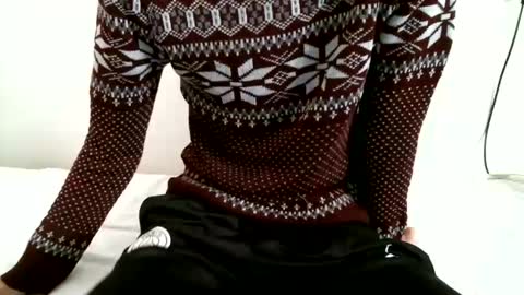 Snapshot of hug_me chatting on February 24, 2025, 11:21 am Keanu online show from February 24, 2025, 11:21 am