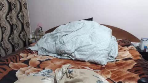 hugeassdevil online show from October 29, 2025, 2:52 pm