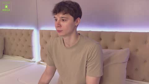 Snapshot of hugebangins_ chatting on October 1, 2025, 10:43 am ANTHONY online show from October 1, 2025, 10:43 am