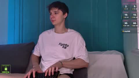 Snapshot of hugebangins_ chatting on October 17, 2025, 4:26 am ANTHONY online show from October 17, 2025, 4:26 am