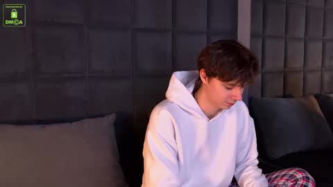 Snapshot of hugebangins_ chatting on November 21, 2025, 4:22 am ANTHONY online show from November 21, 2025, 4:22 am