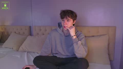 Snapshot of hugebangins_ chatting on November 23, 2025, 4:45 am ANTHONY online show from November 23, 2025, 4:45 am