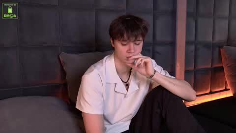 Snapshot of hugebangins_ chatting on November 26, 2025, 10:27 am ANTHONY online show from November 26, 2025, 10:27 am