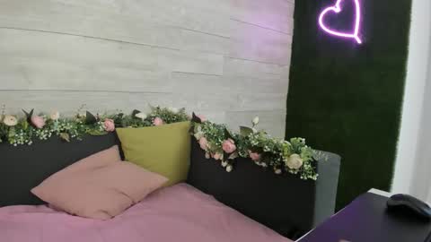 Erin online show from December 2, 2024, 7:36 am