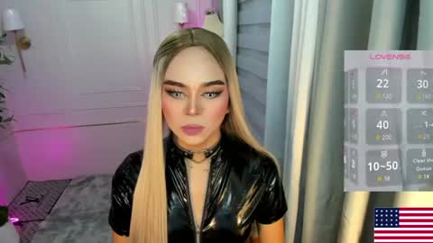 Snapshot of hugecock_bella chatting on June 23, 2026, 8:01 am Bella Crawford online show from June 23, 2026, 8:01 am