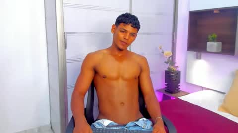 Snapshot of hugo_cano chatting on October 5, 2025, 8:40 pm Hugo Cano online show from October 5, 2025, 8:40 pm