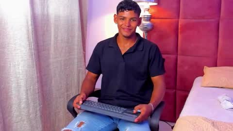 Snapshot of hugo_cano chatting on October 11, 2025, 9:46 pm Hugo Cano online show from October 11, 2025, 9:46 pm