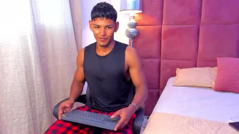 Snapshot of hugo_cano chatting on October 12, 2025, 8:19 pm Hugo Cano online show from October 12, 2025, 8:19 pm