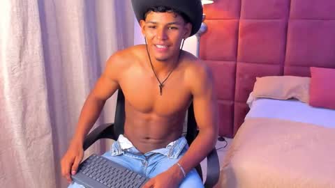 Snapshot of hugo_cano chatting on October 29, 2025, 11:39 pm Hugo Cano online show from October 29, 2025, 11:39 pm