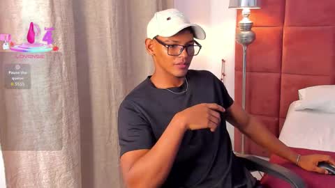 Snapshot of hugo_cano chatting on November 11, 2025, 2:11 am Hugo Cano online show from November 11, 2025, 2:11 am