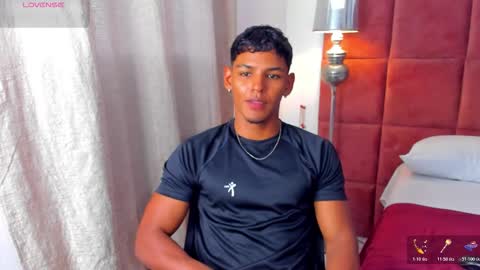 Snapshot of hugo_cano chatting on November 15, 2025, 9:11 pm Hugo Cano online show from November 15, 2025, 9:11 pm