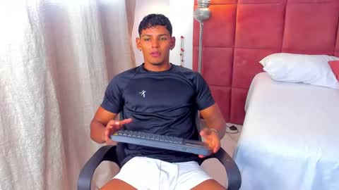 Snapshot of hugo_cano chatting on November 20, 2025, 6:18 pm Hugo Cano online show from November 20, 2025, 6:18 pm