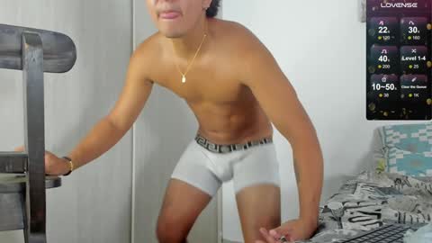 Snapshot of hugosan2 chatting on December 23, 2024, 6:11 am Hugo online show from December 23, 2024, 6:11 am
