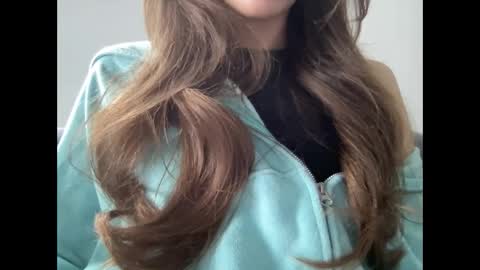 hugsandkissess online show from November 4, 2025, 8:57 am