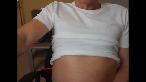 Snapshot of hundeleine chatting on February 14, 2025, 10:07 am hundeleine online show from February 14, 2025, 10:07 am