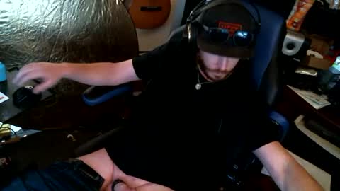 Snapshot of hungginger4u chatting on January 4, 2025, 10:13 pm HungGinger4U online show from January 4, 2025, 10:13 pm