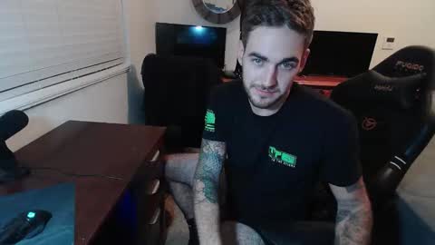 hungmtnman2256 online show from November 3, 2025, 6:03 am