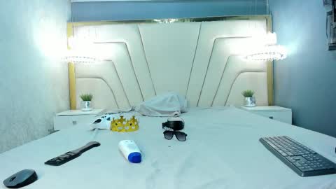 hunterheat_ online show from September 21, 2025, 12:07 pm