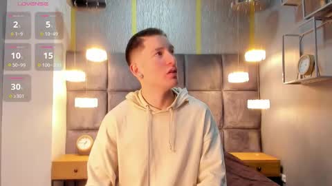 hunterheat_ online show from November 20, 2025, 12:05 pm